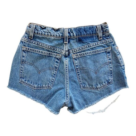 RARE VINTAGE LEVI’S Med Wash HW Distressed Shorts - Picture 2 of 2